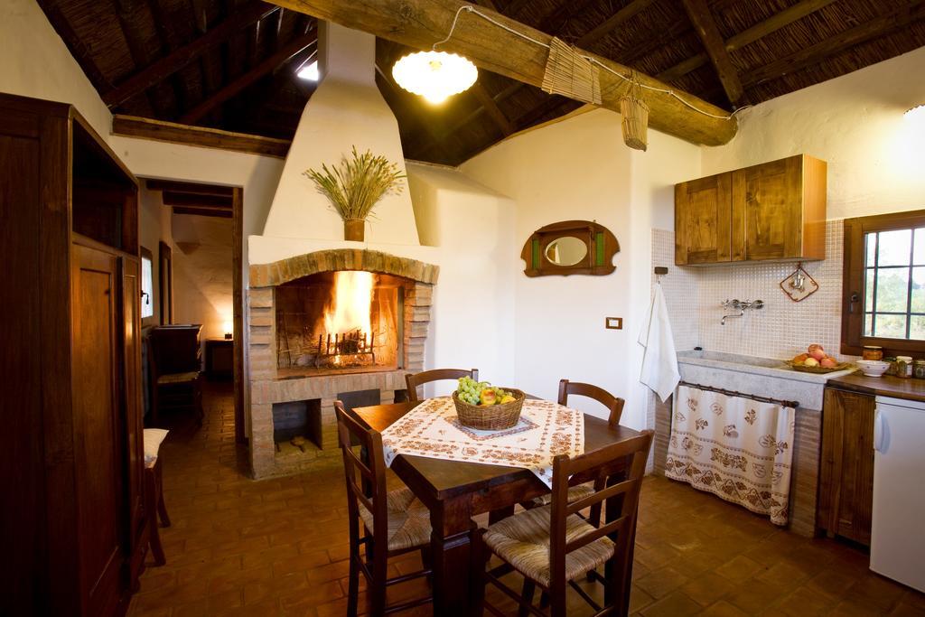 Agriturismo Bassara Le Capanne Argenta Bagian luar foto