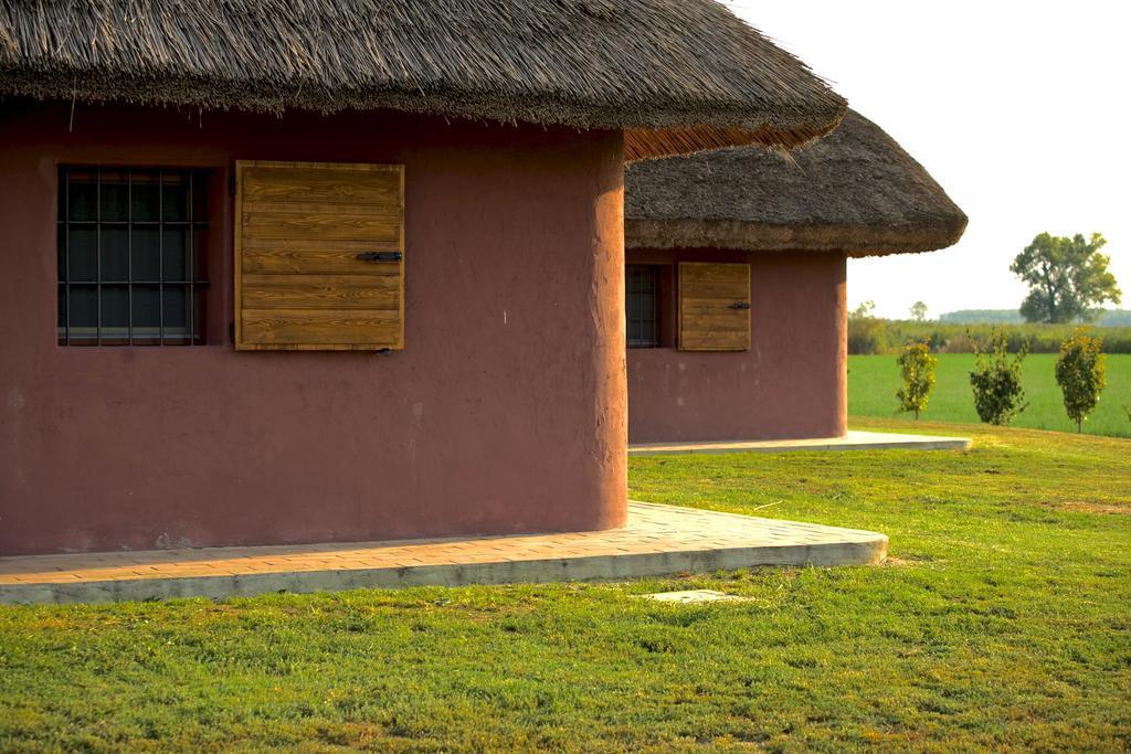 Agriturismo Bassara Le Capanne Argenta Bagian luar foto